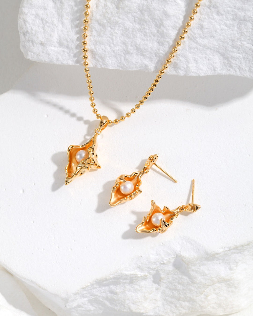 [Conque] Boucles d'oreilles/collier en perles d'argent pur