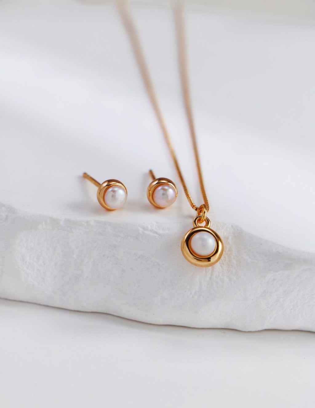 S925 Silver Pearl necklace/earrings