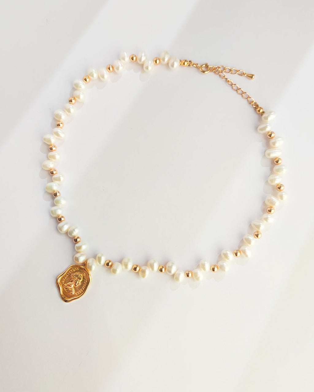 Natural pearl necklace,female ace and seal lacquer