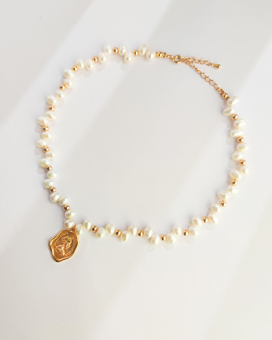 Natural pearl necklace,female ace and seal lacquer