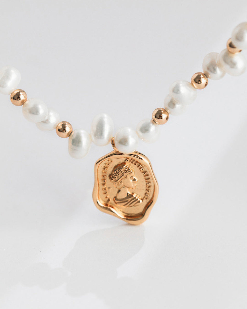Natural pearl necklace,female ace and seal lacquer