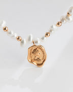 Natural pearl necklace,female ace and seal lacquer