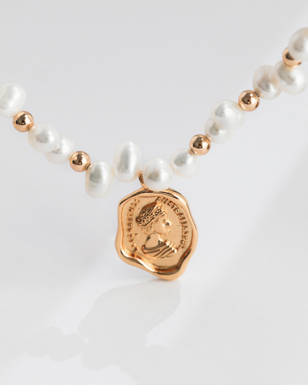 Natural pearl necklace,female ace and seal lacquer