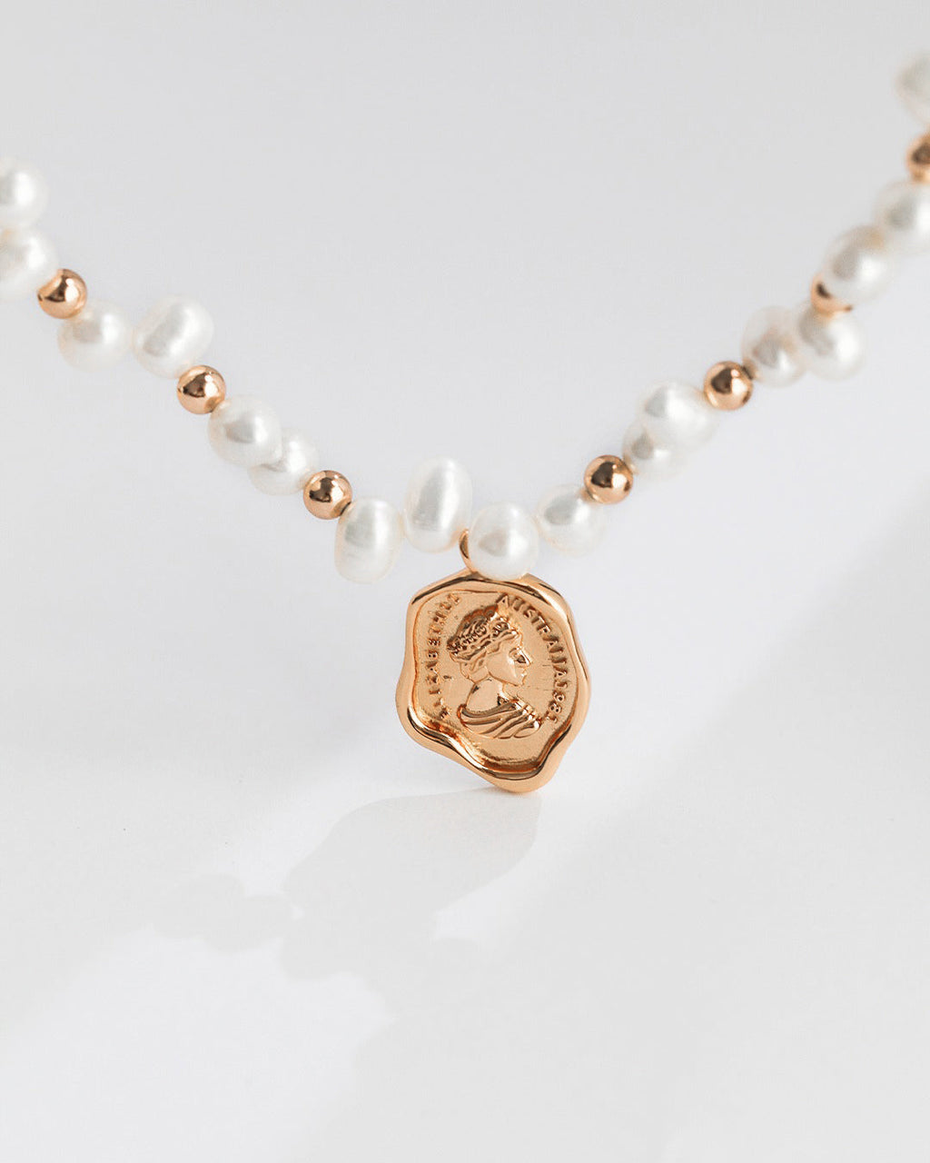 Natural pearl necklace,female ace and seal lacquer