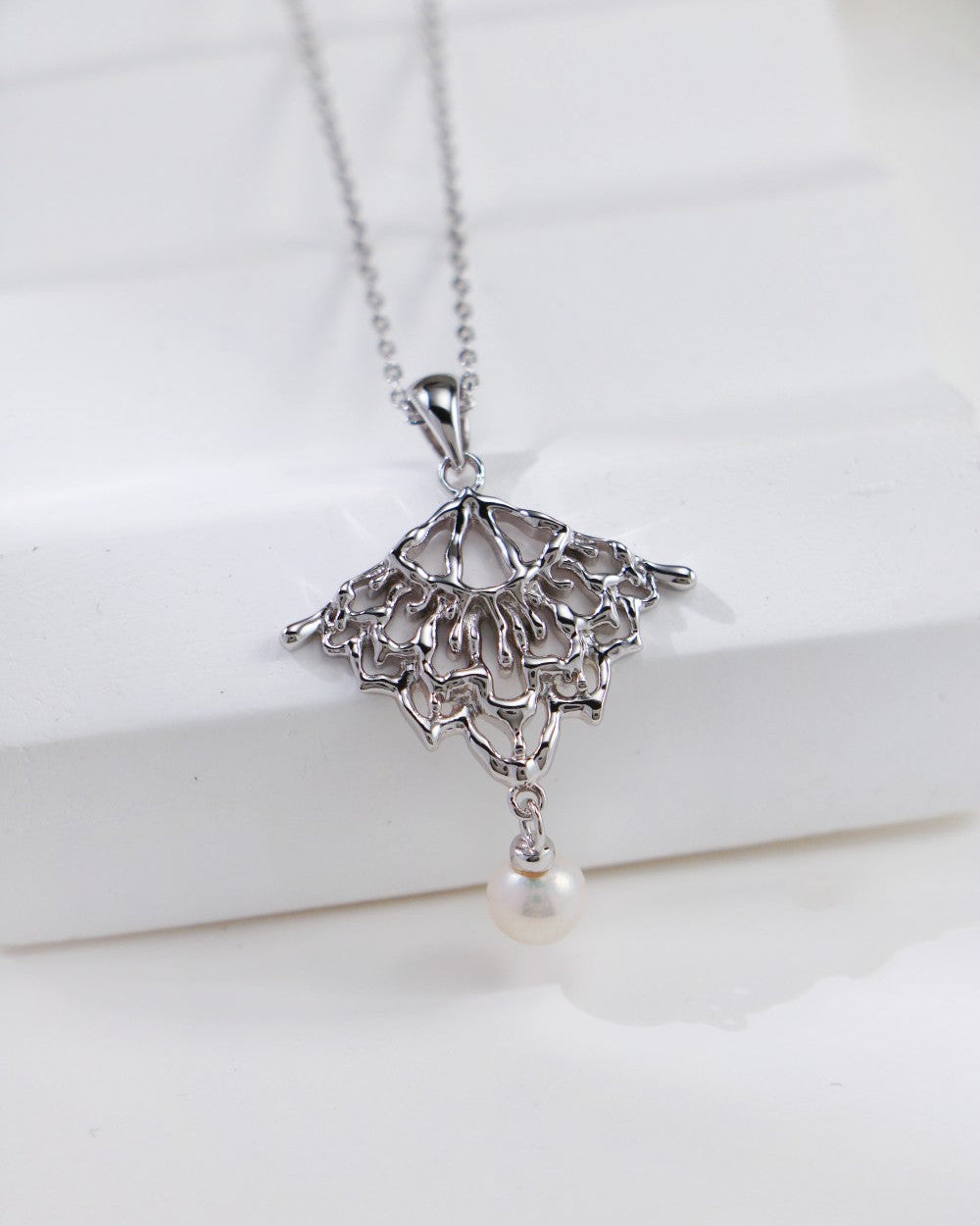 S925 Fashion “Skirt-Hem” Pearl Necklace