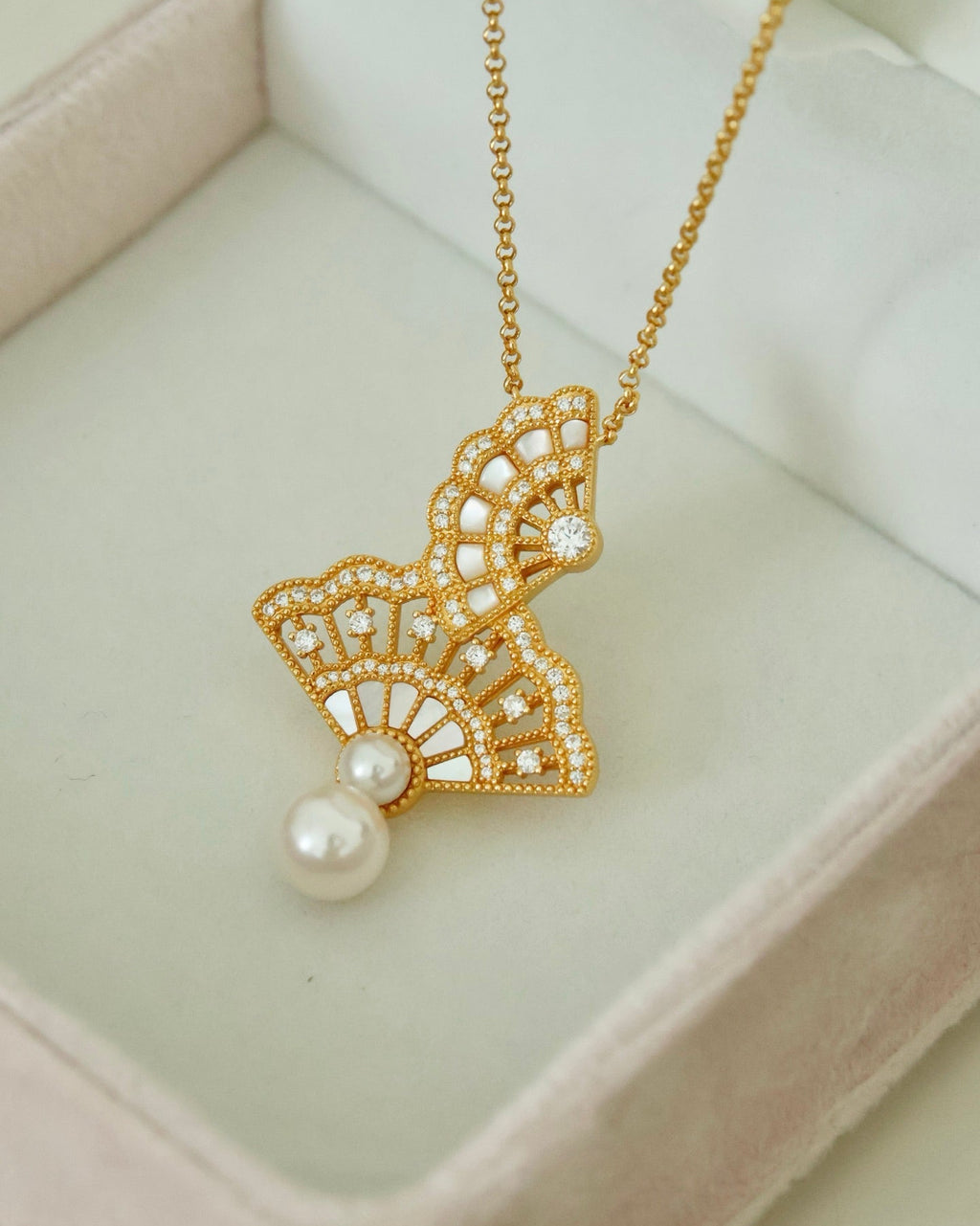 【Twin Fans Reflecting the Moon】Pendant Necklace