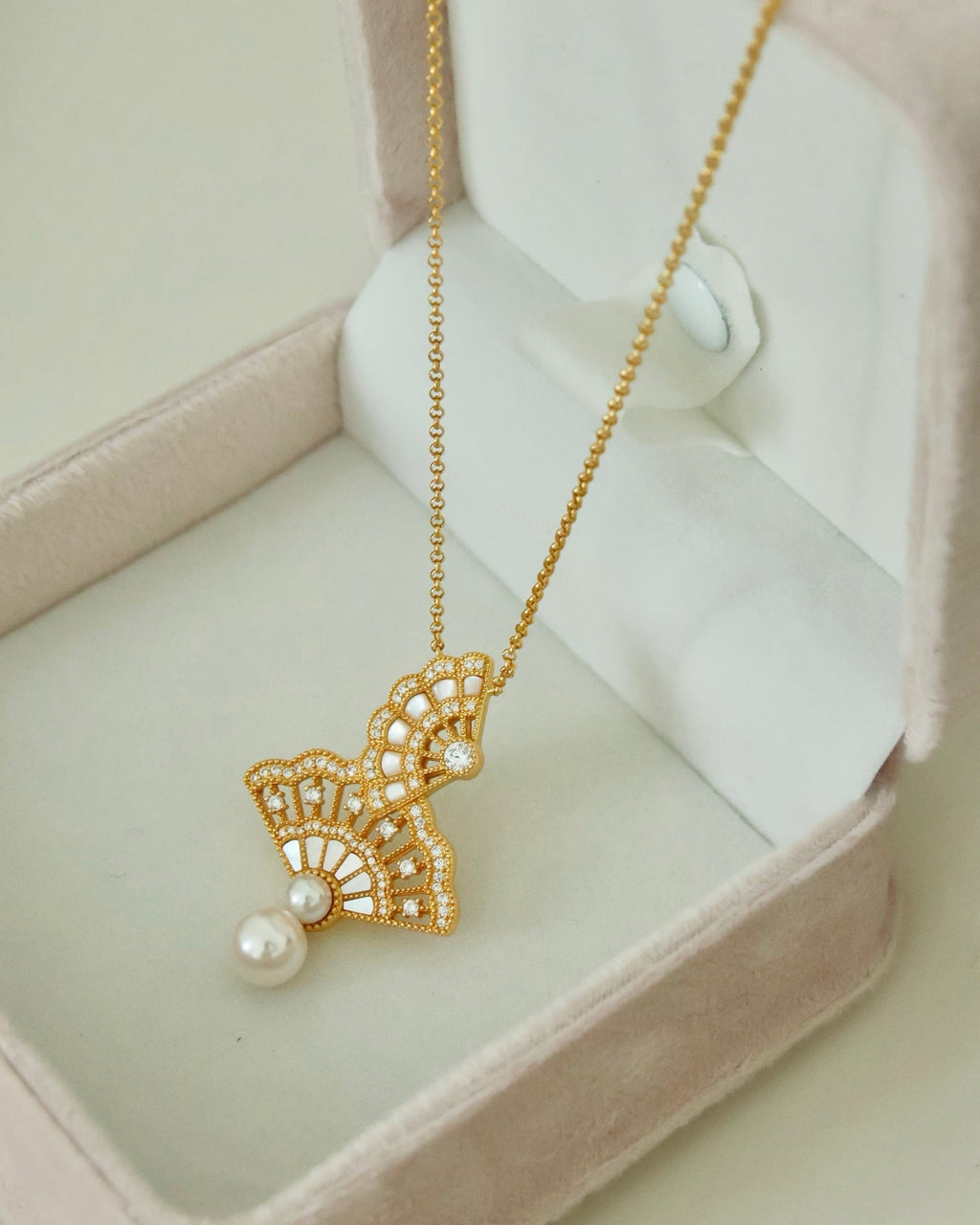【Twin Fans Reflecting the Moon】Pendant Necklace