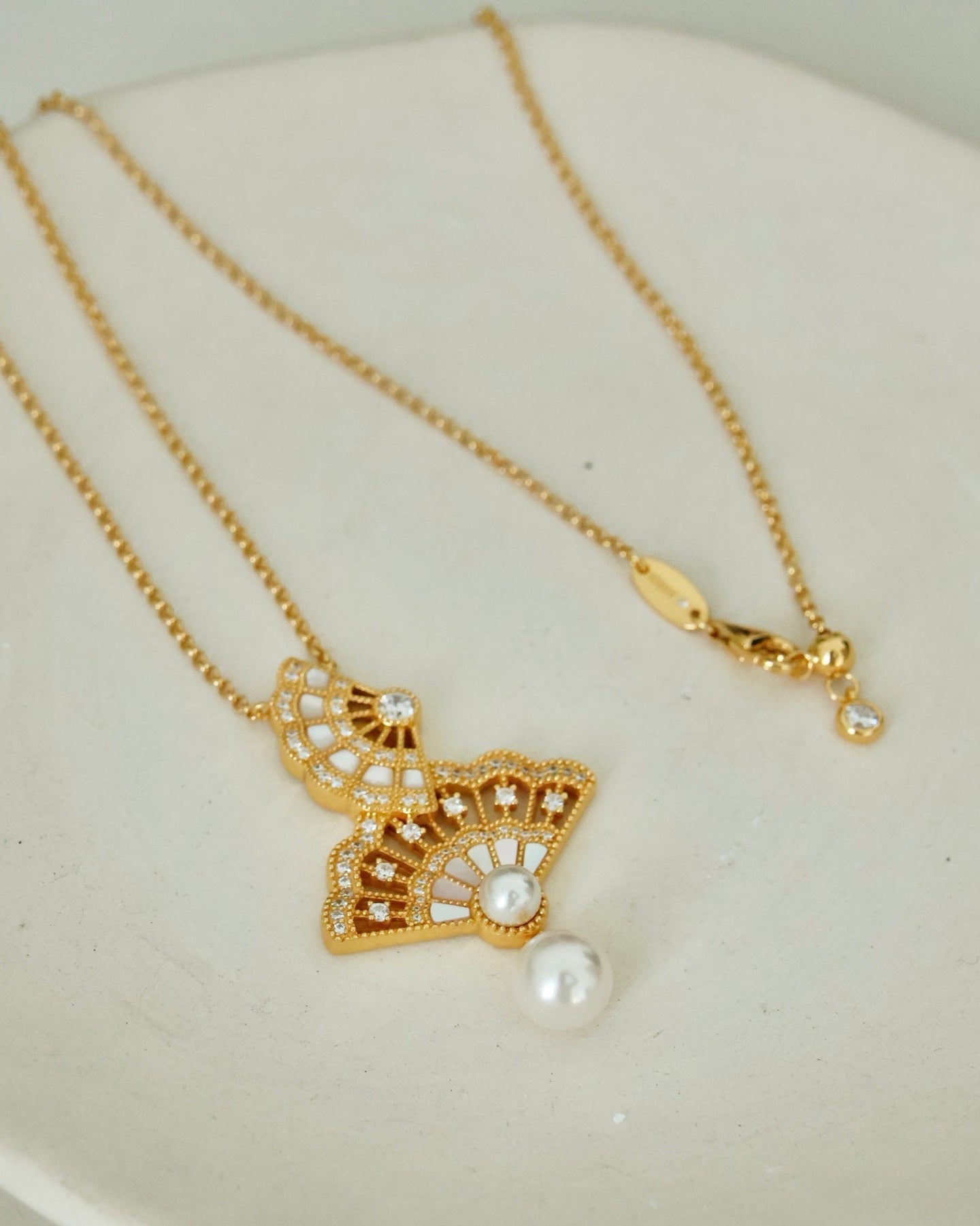 【Twin Fans Reflecting the Moon】Pendant Necklace