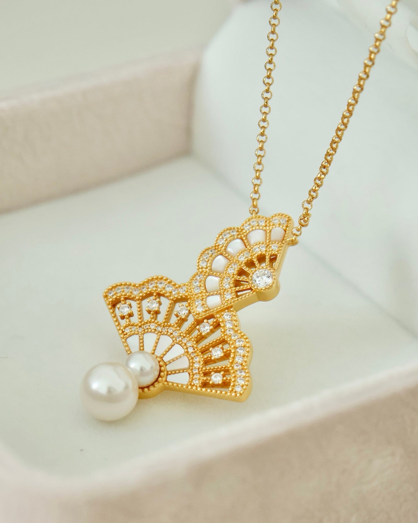 【Twin Fans Reflecting the Moon】Pendant Necklace