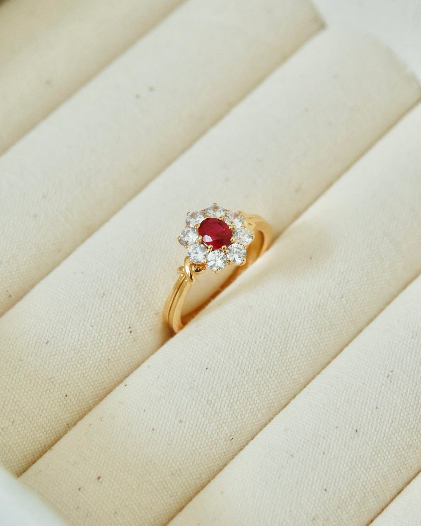【Heart of Embers】 Red Corundum Ring