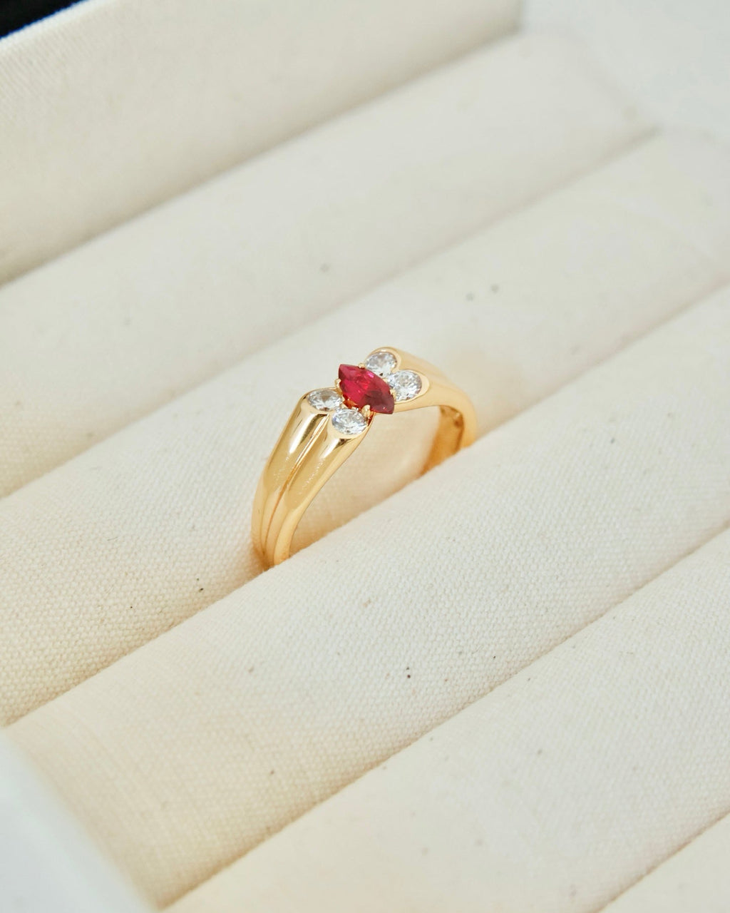 【Waltz of the Butterfly】 Red Corundum & Butterfly Ring
