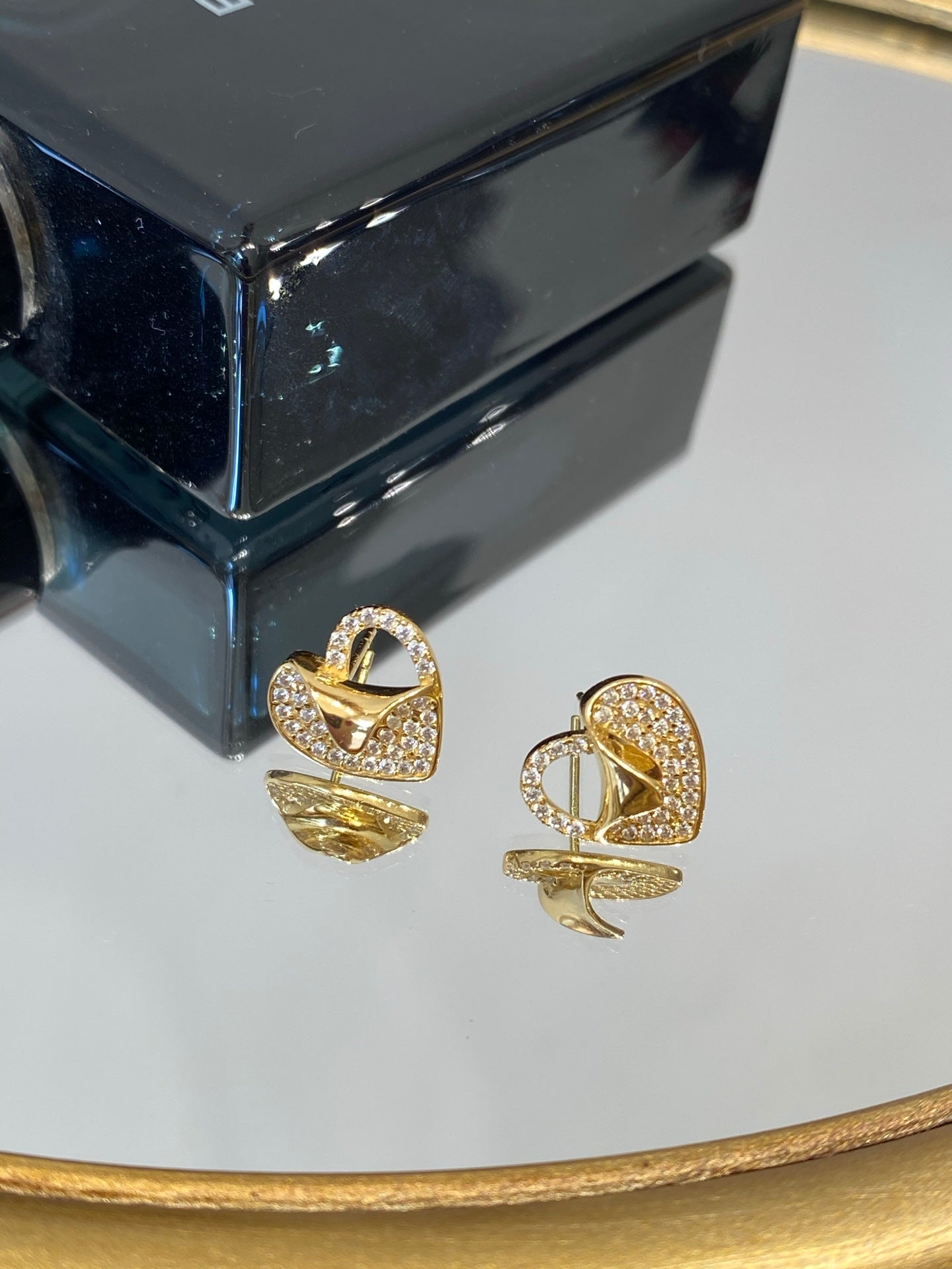 【Asymmetrical Folded Heart】 Earrings