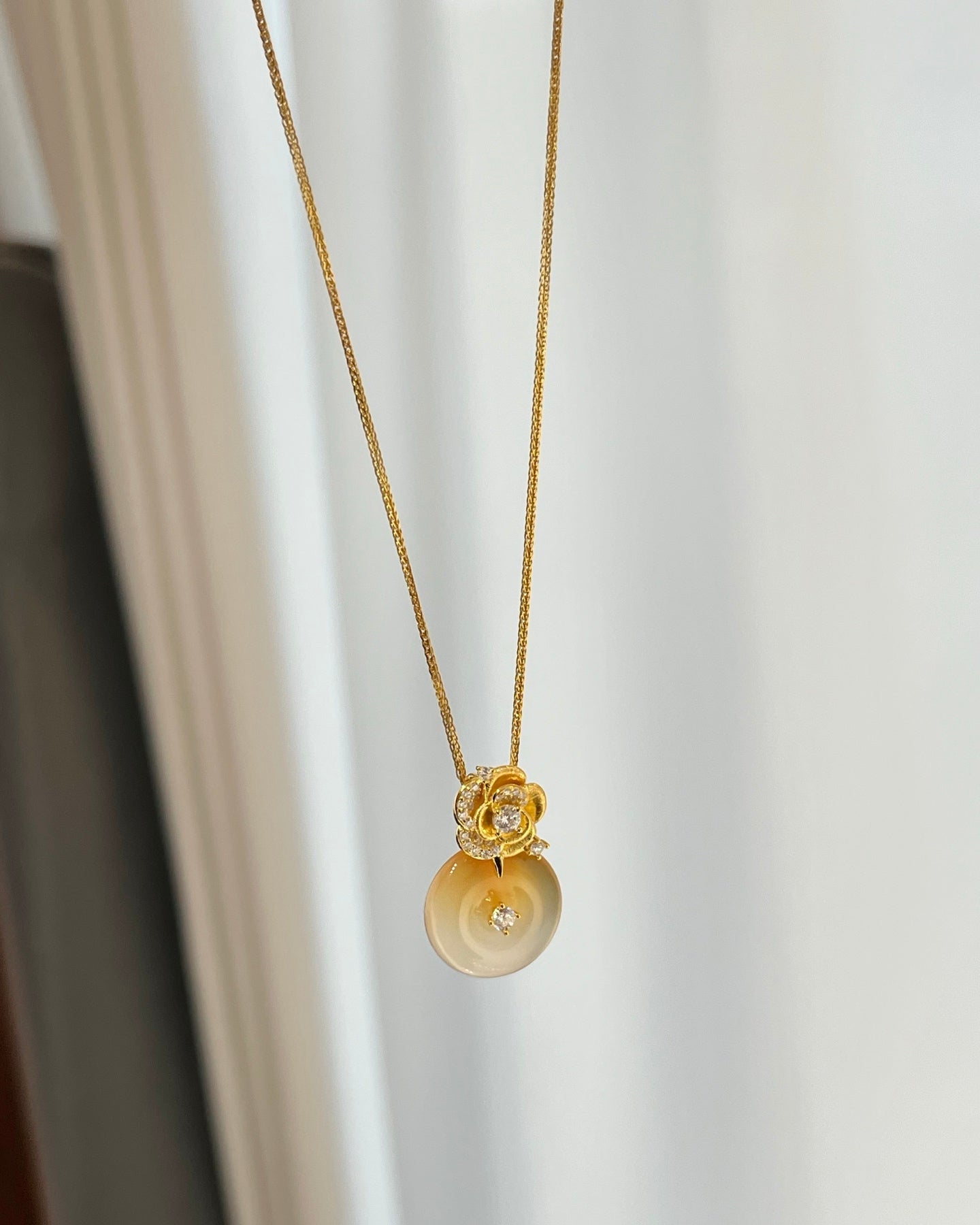 【Golden Fate】 Guardian Rose Necklace