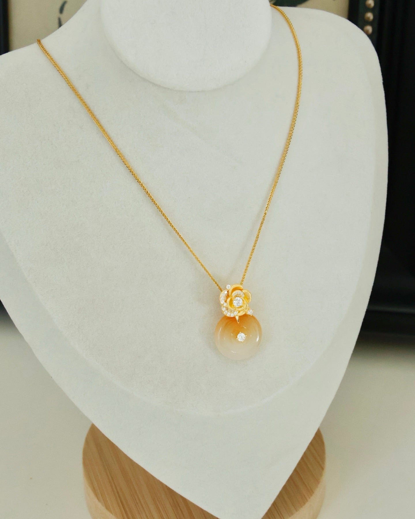 【Golden Fate】 Guardian Rose Necklace