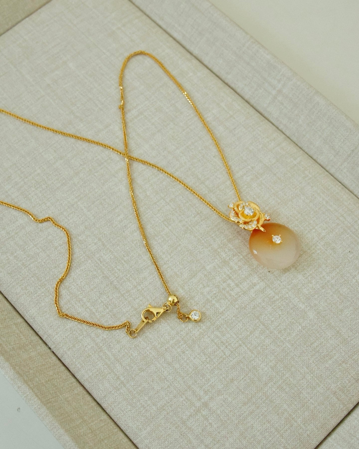 【Golden Fate】 Guardian Rose Necklace