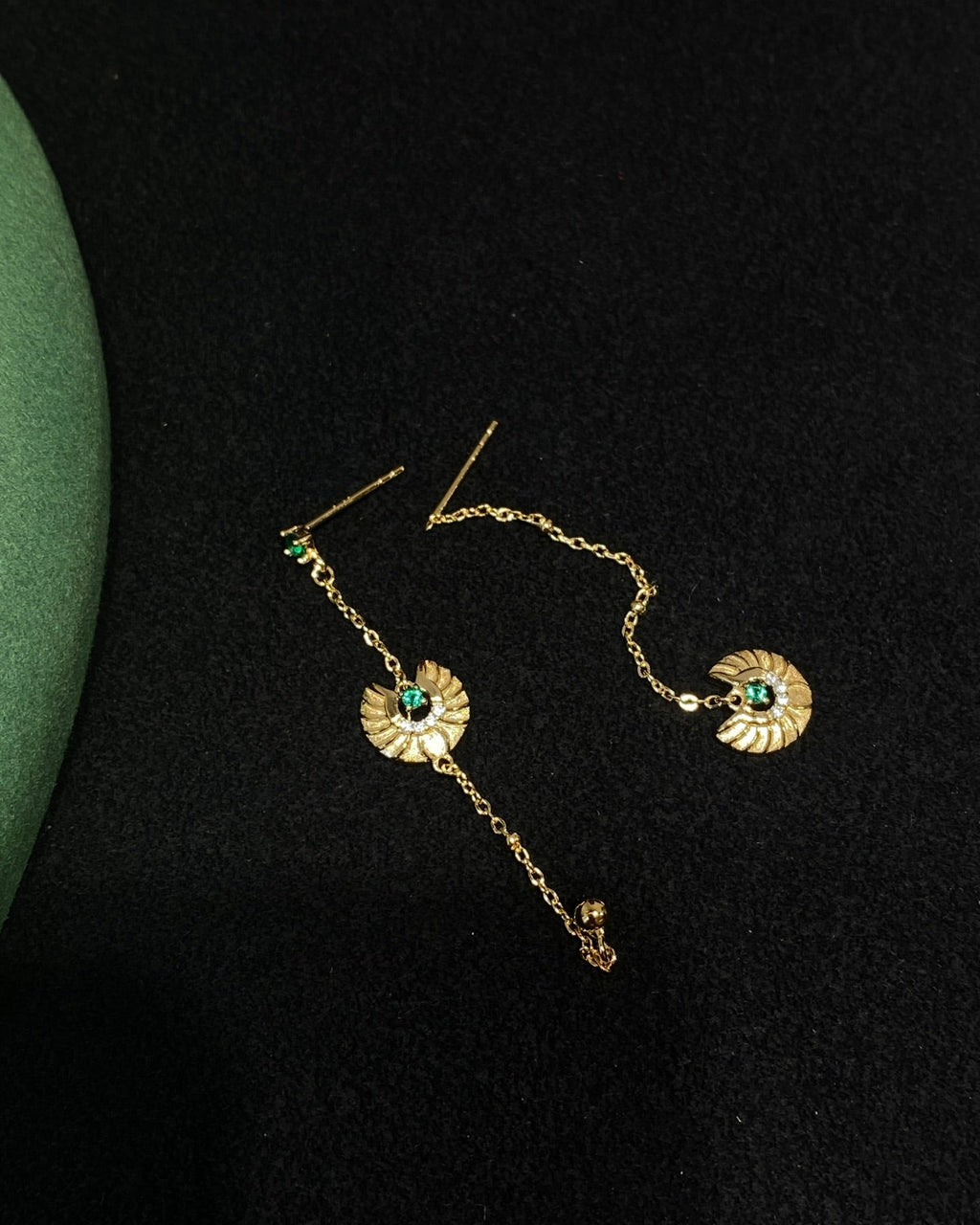 【Golden Moon Unaccompanied】 Asymmetrical Earrings
