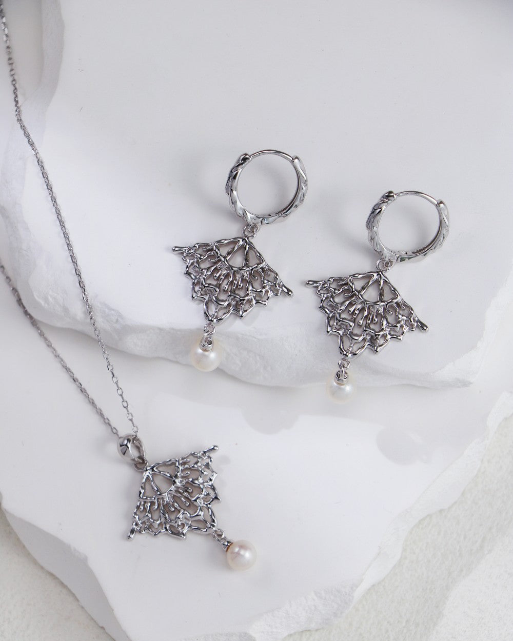 S925 Sterling Silver Fashion Pearl Earrings