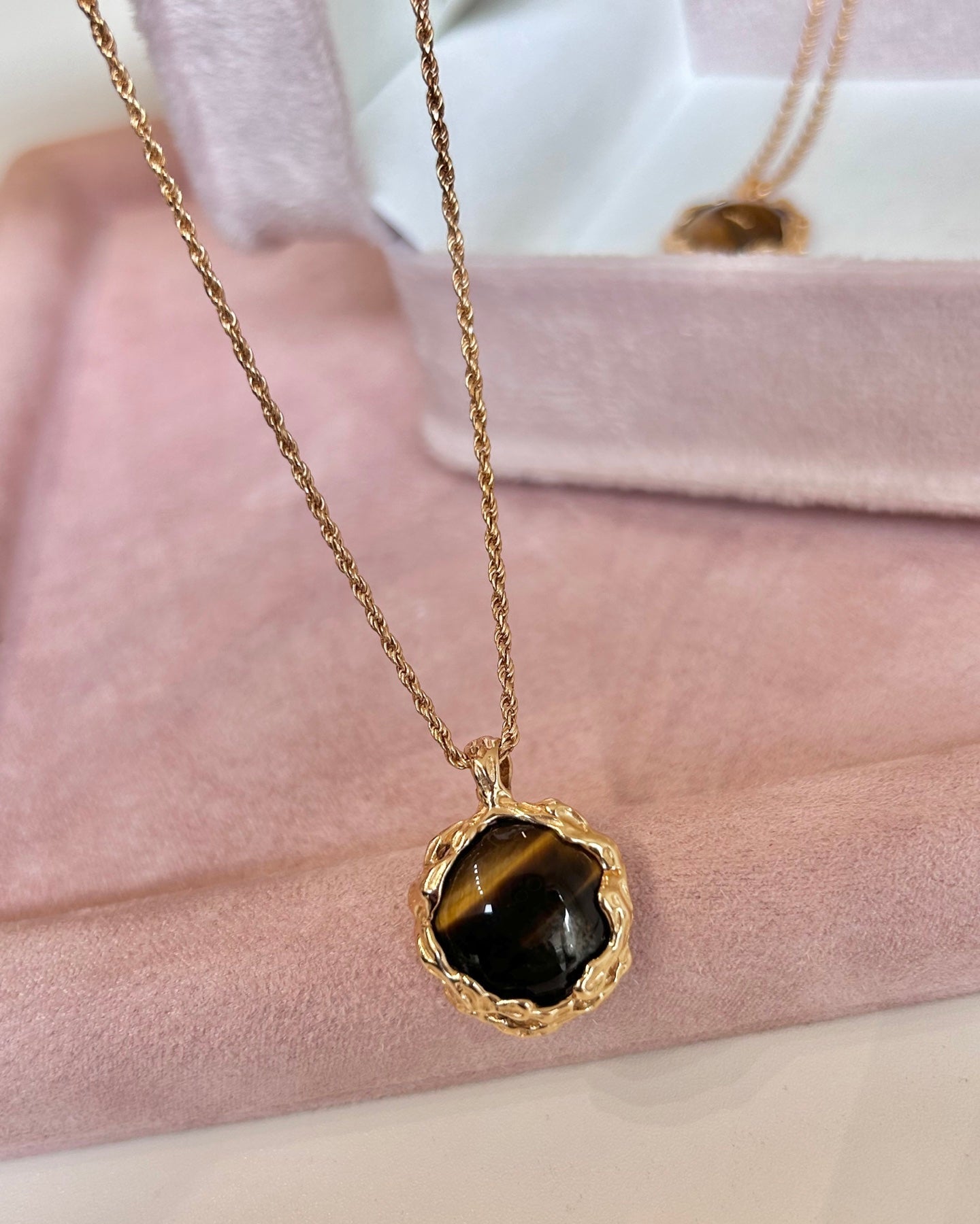 Hand-Carved Volcanic Veins Tiger‘s Eye Pendant