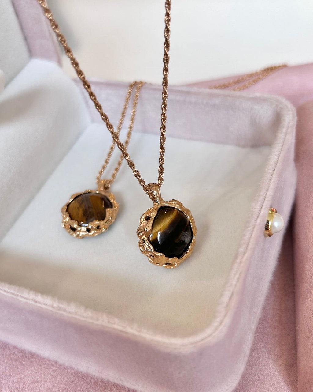 Hand-Carved Volcanic Veins Tiger‘s Eye Pendant
