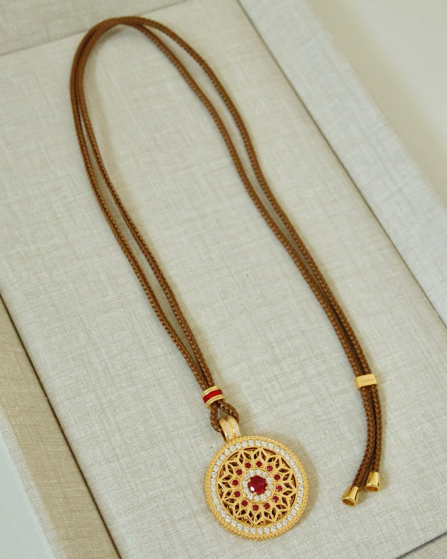 【Gilded Lattice · Compass】 Garden-Inspired Pendant Necklace