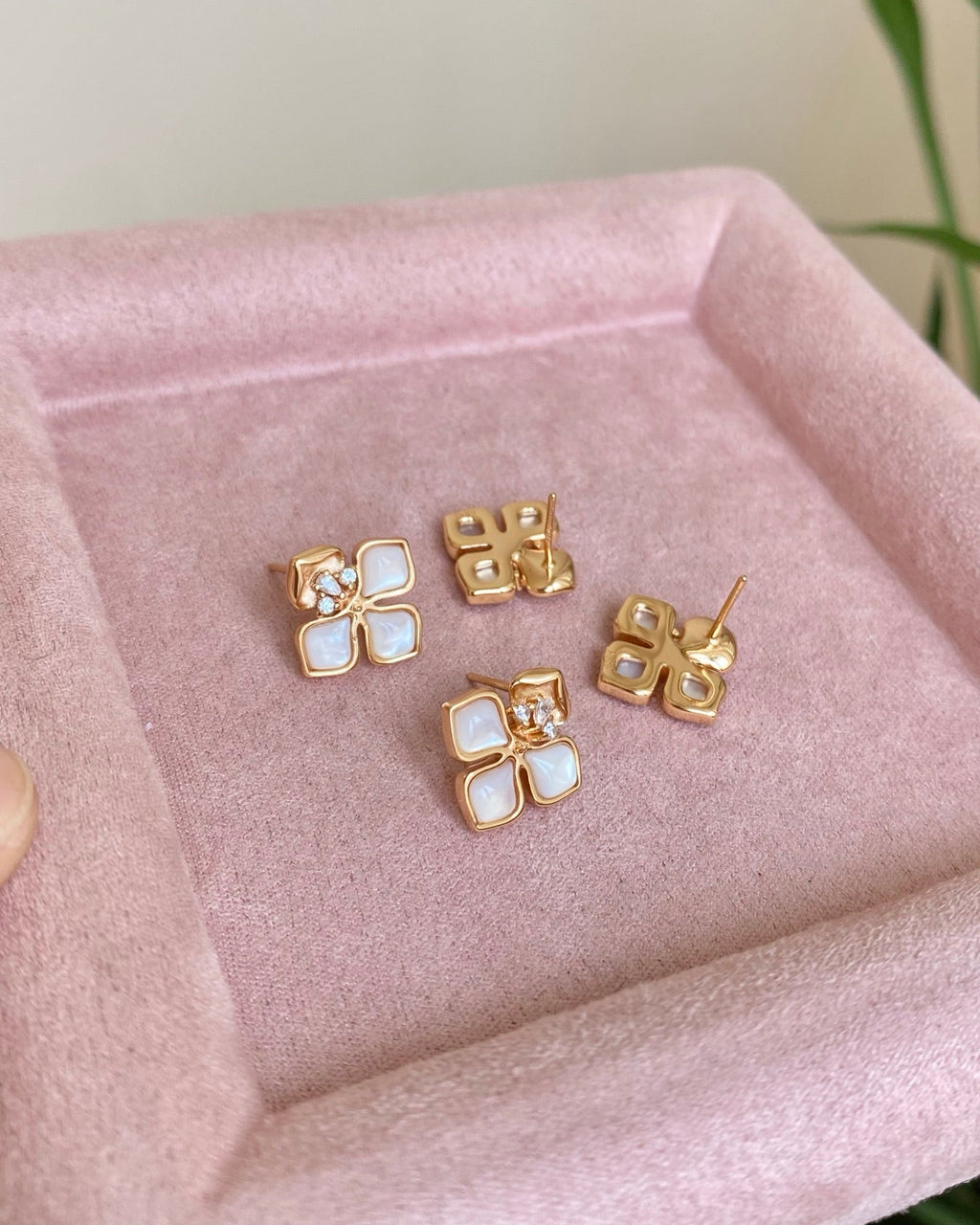 【Gilded Feather & Shell】 Iridescent Leaf Earrings