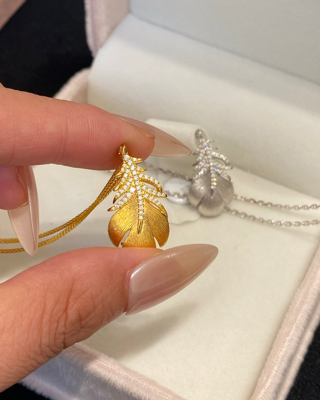 【Gilded Feather Dream】 Convertible Feather Necklace/Brooch