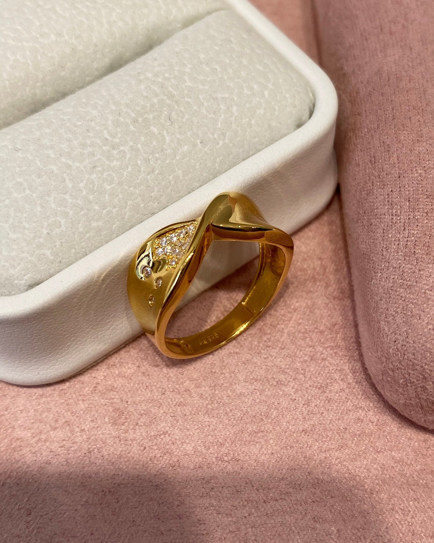 【Heart’s Knot】 Twisted Heart Ring