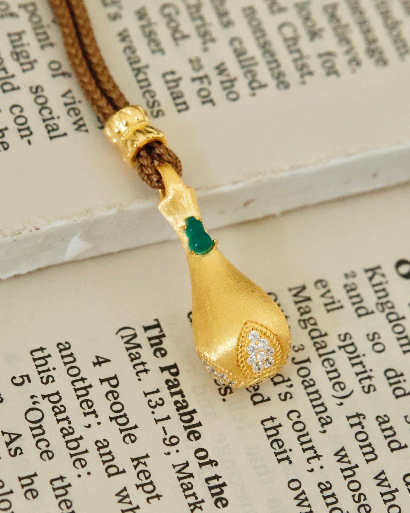 【Vase of Serenity】 Chrysoprase Pendant Necklace