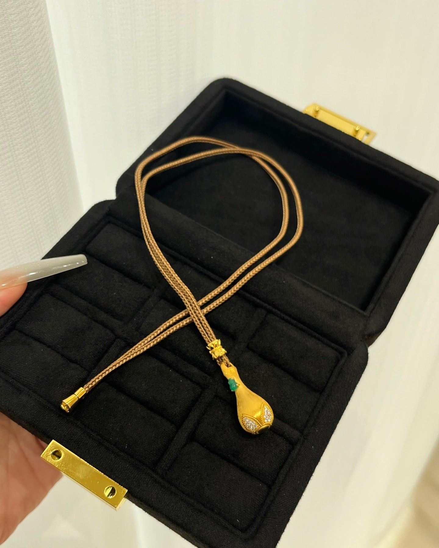 【Vase of Serenity】 Chrysoprase Pendant Necklace