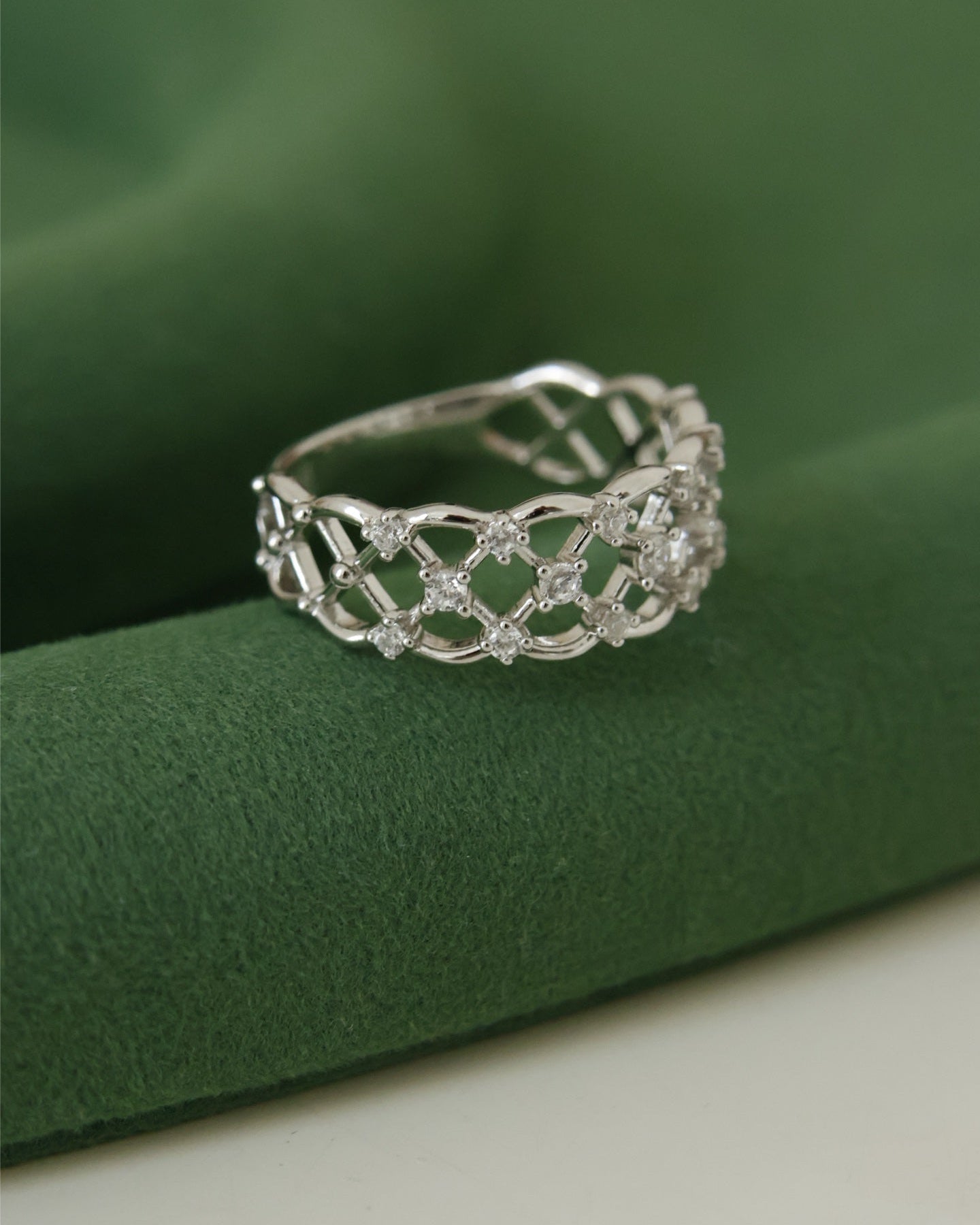 【Interwoven Galaxy】 Star Track Ring