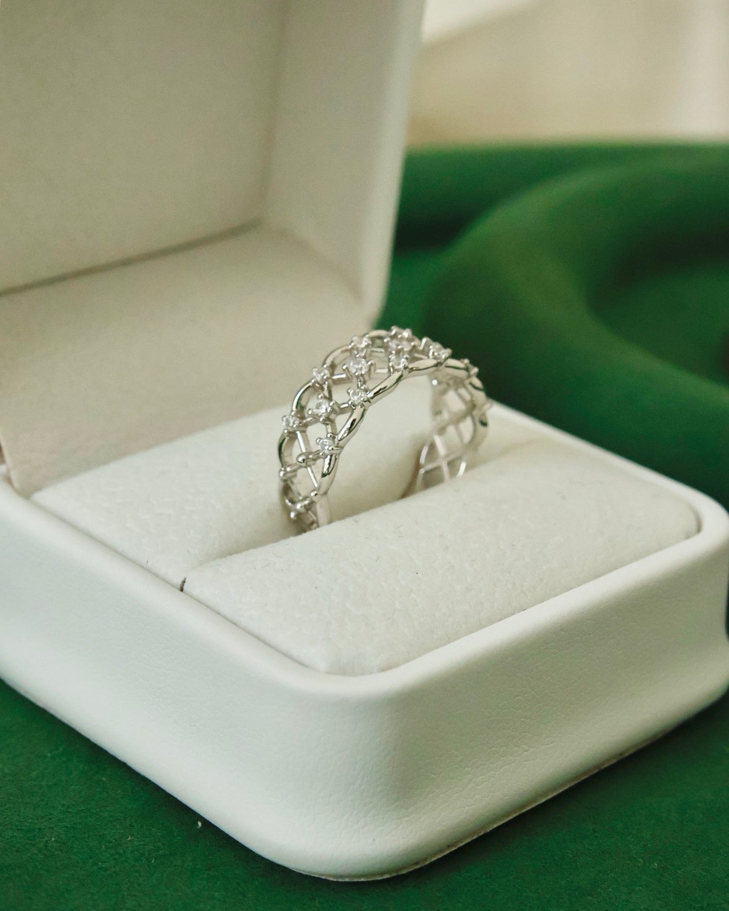 【Interwoven Galaxy】 Star Track Ring